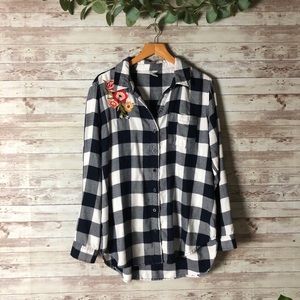 Forever 21 Embroidered Flannel size large